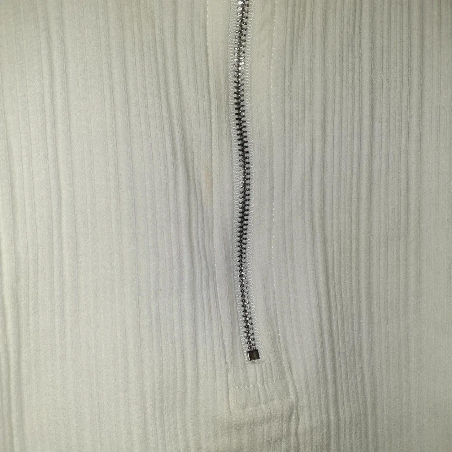 SUZY White Sleeveless Polo Shirt image indicator(2)