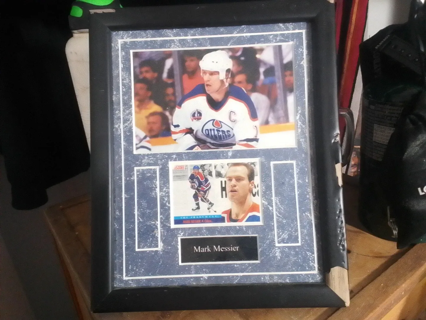 Mark Messier Framed Hockey Photo image indicator(3)