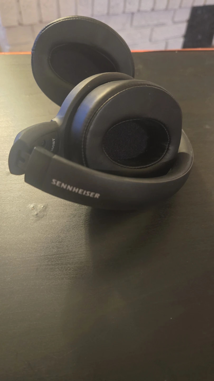 Sennheiser Headphones  hd 350 bt - Great Condition - photo 2