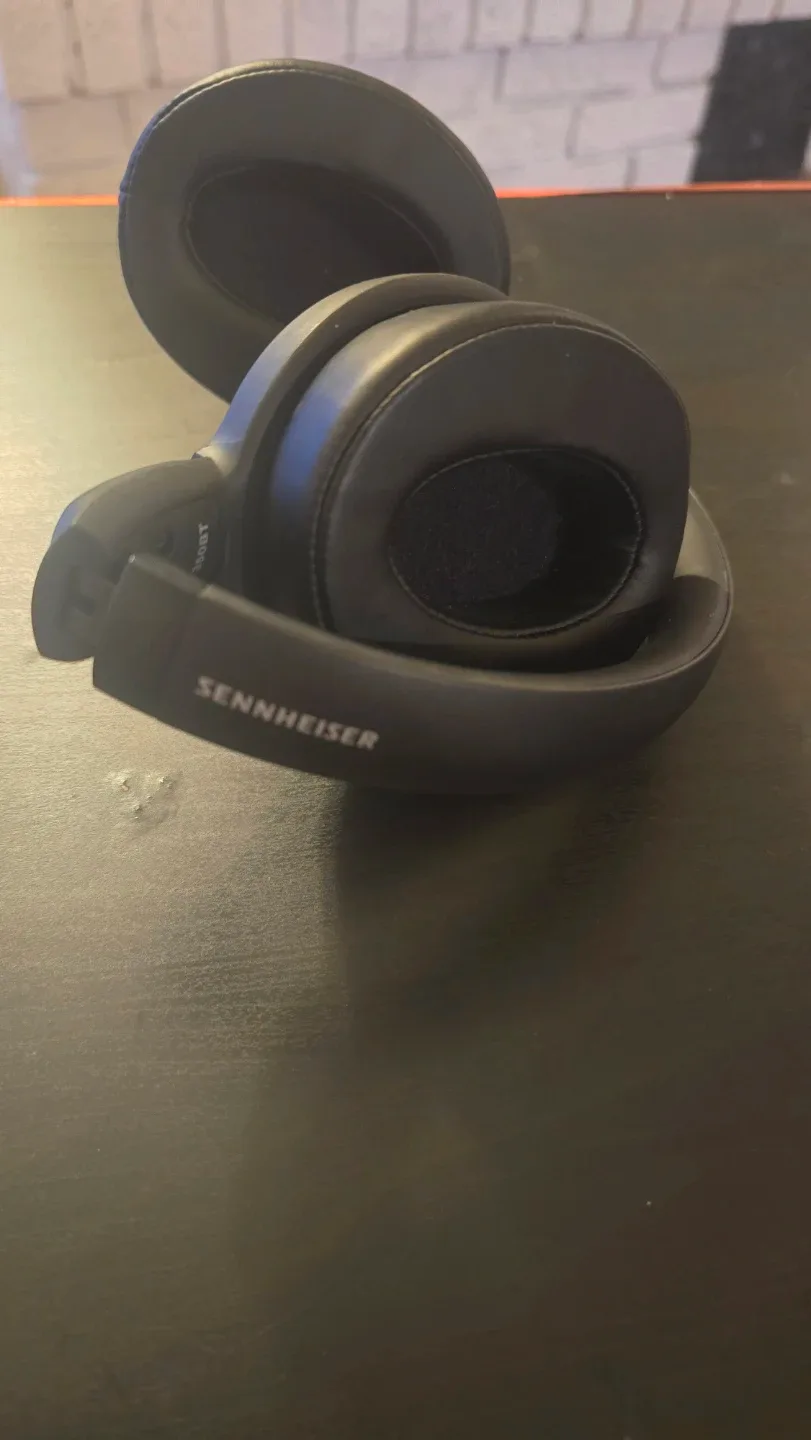 Sennheiser Headphones  hd 350 bt - Great Condition image indicator(2)