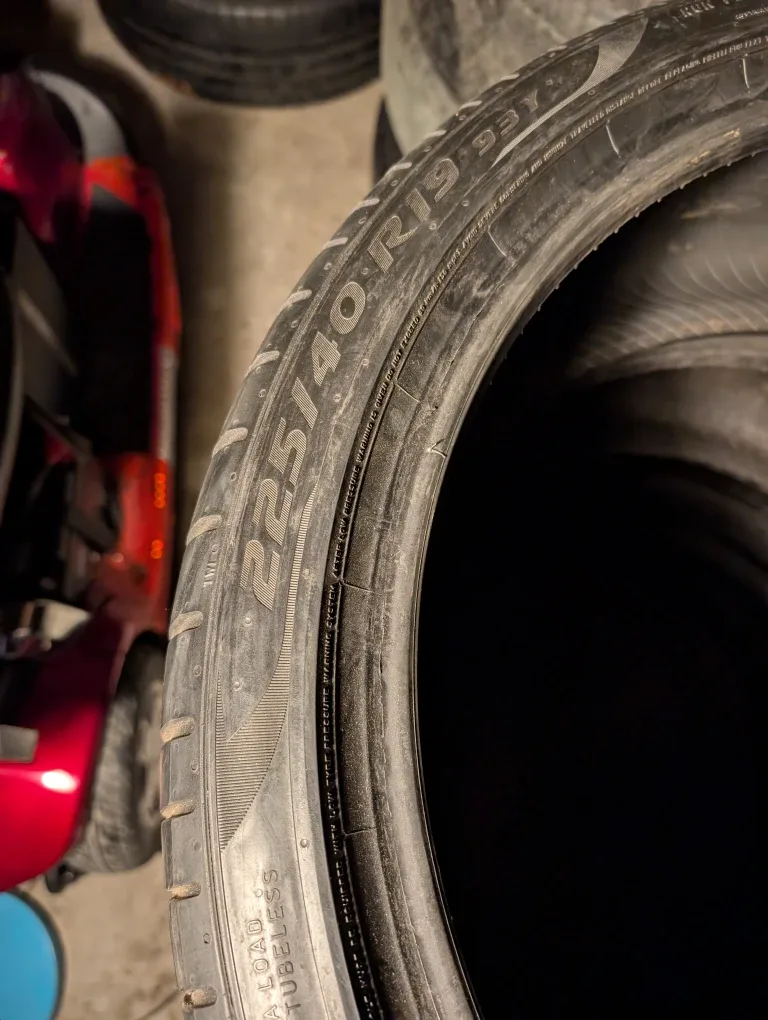 Perelli pzero 225/40/19s  dot 3921 high proformance image indicator(4)