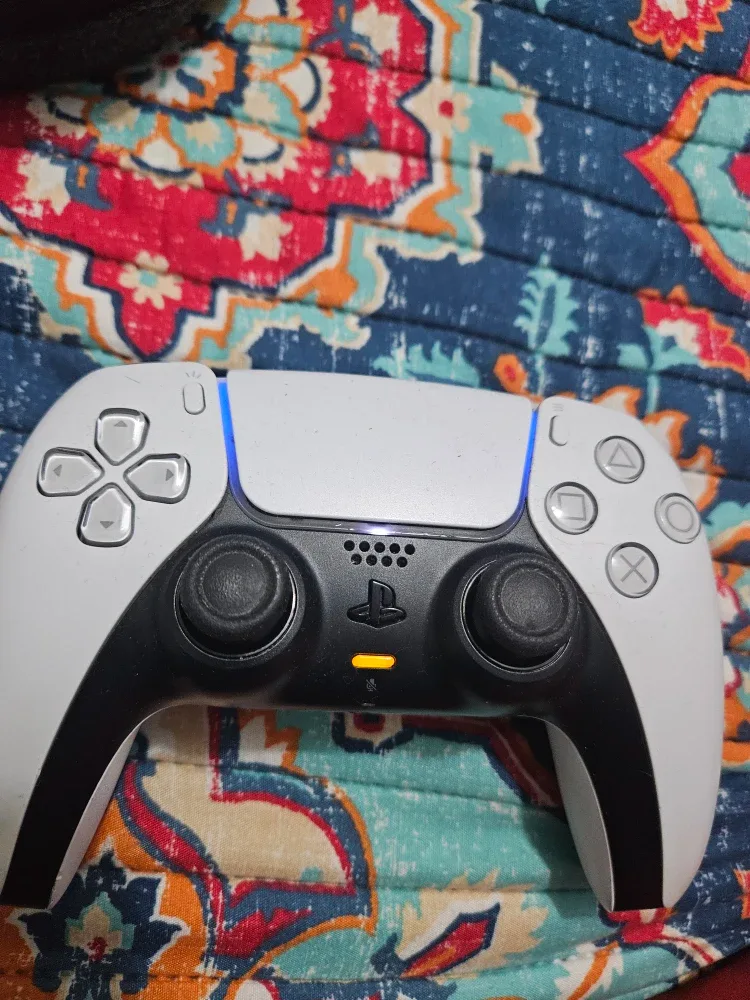 3 PlayStation 5 controllers or 25 for one image indicator(4)