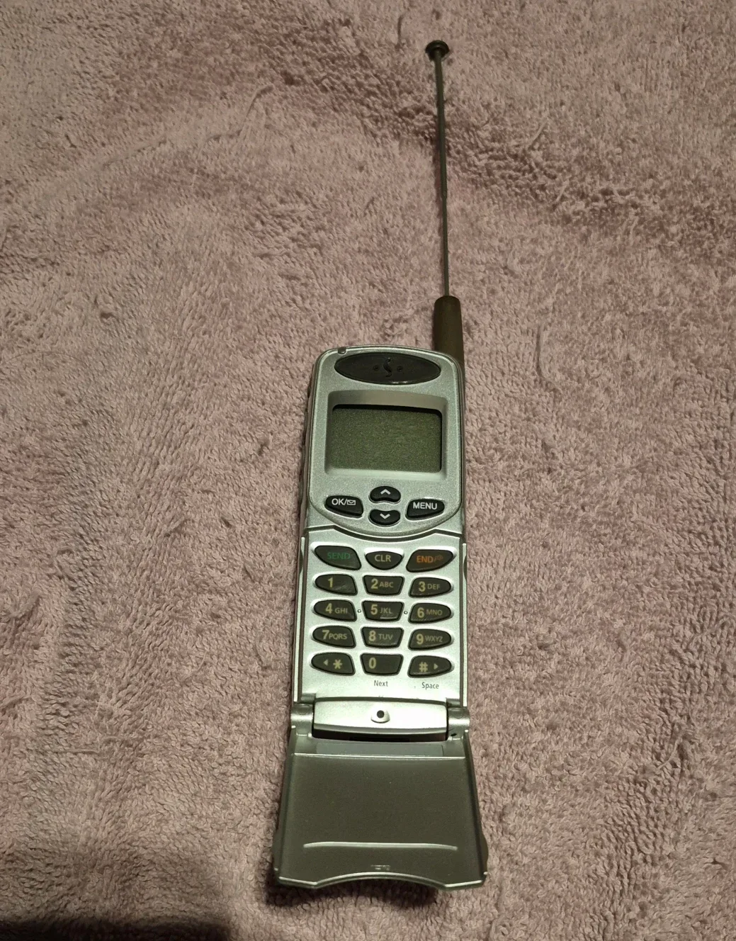 Untested Vintage Samsung SPH-T100 flip phone 2002