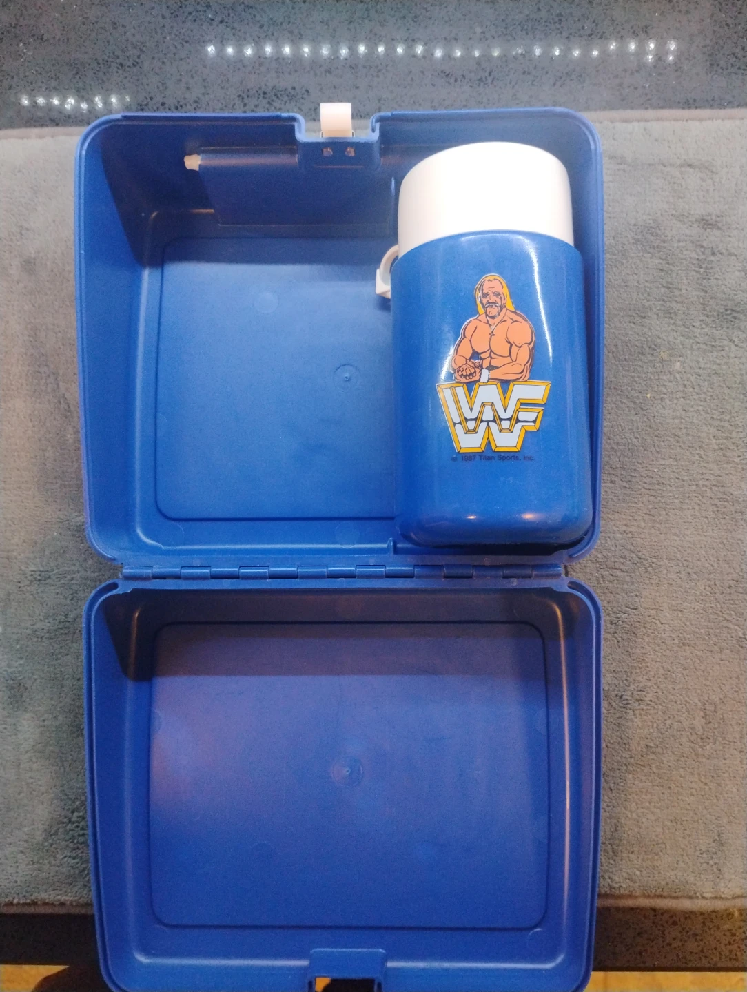 Vintage WWF Hulk Hogan Lunchbox with Thermos - photo 2