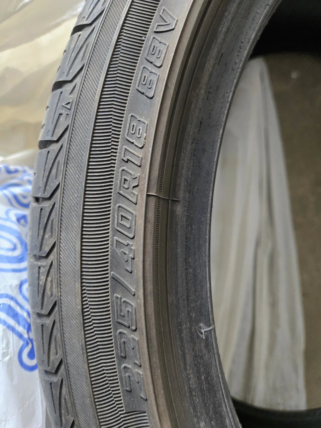 Yokohama 225/40R18 89V Tire - photo 2