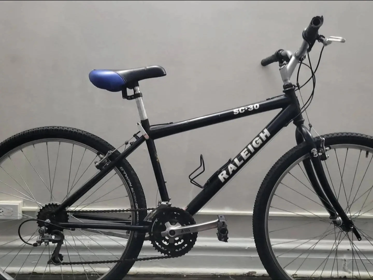 RALEIGH HIBRID BIKE