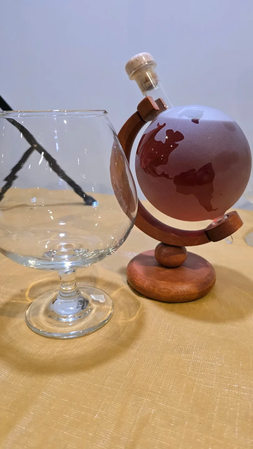 Globe Decanter with Wooden Stand image indicator(6)