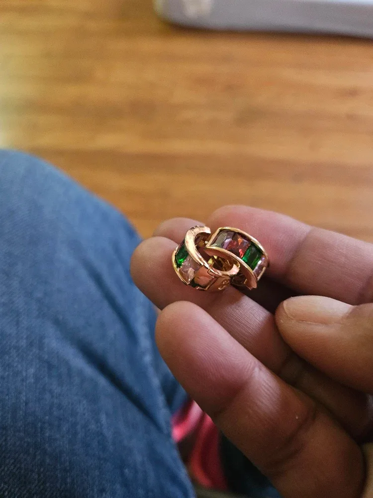 Gold Tone Hoop Earrings image indicator(3)