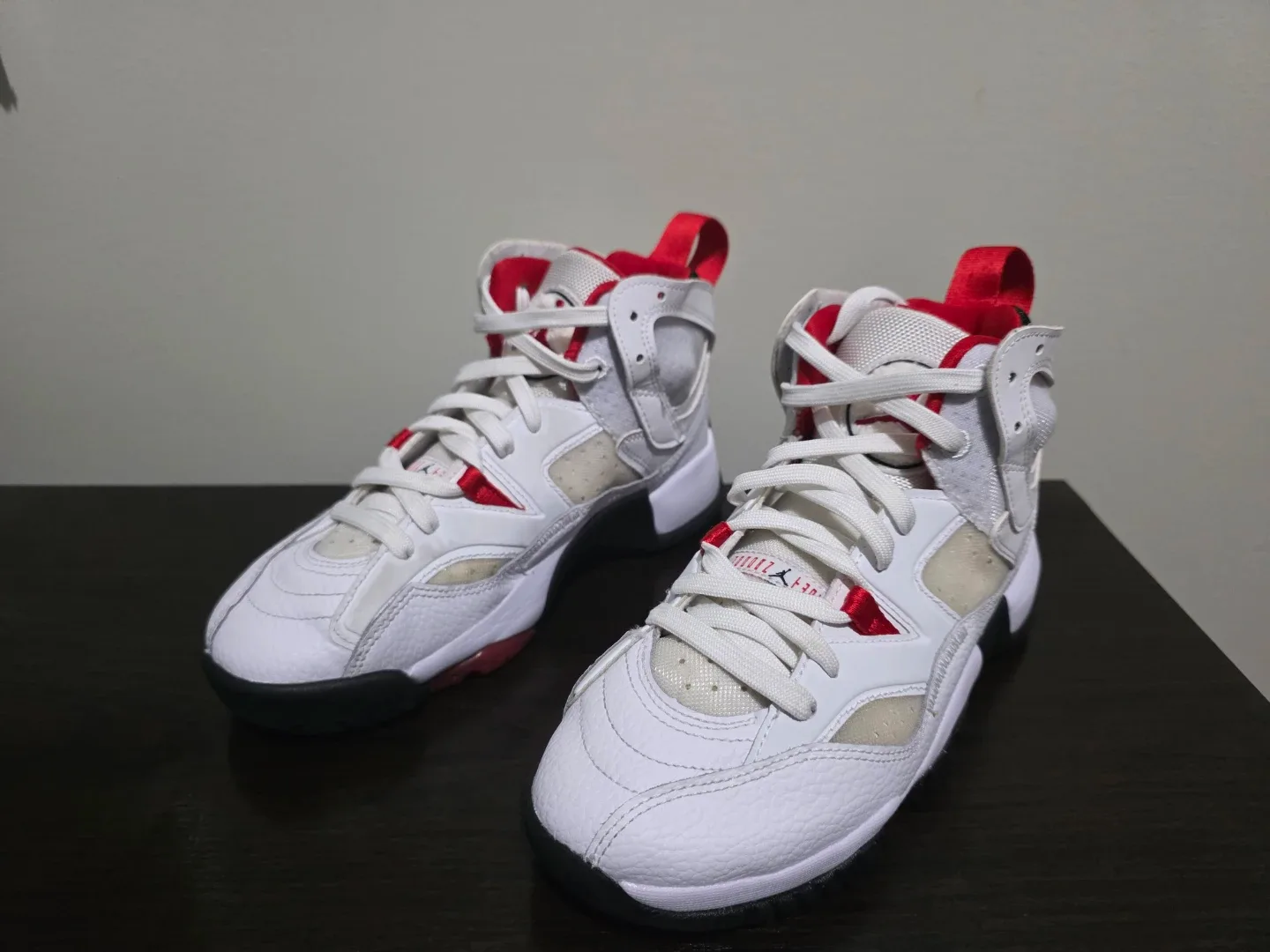 Air Jordan True Flight White/Red - US 5Y image indicator(3)