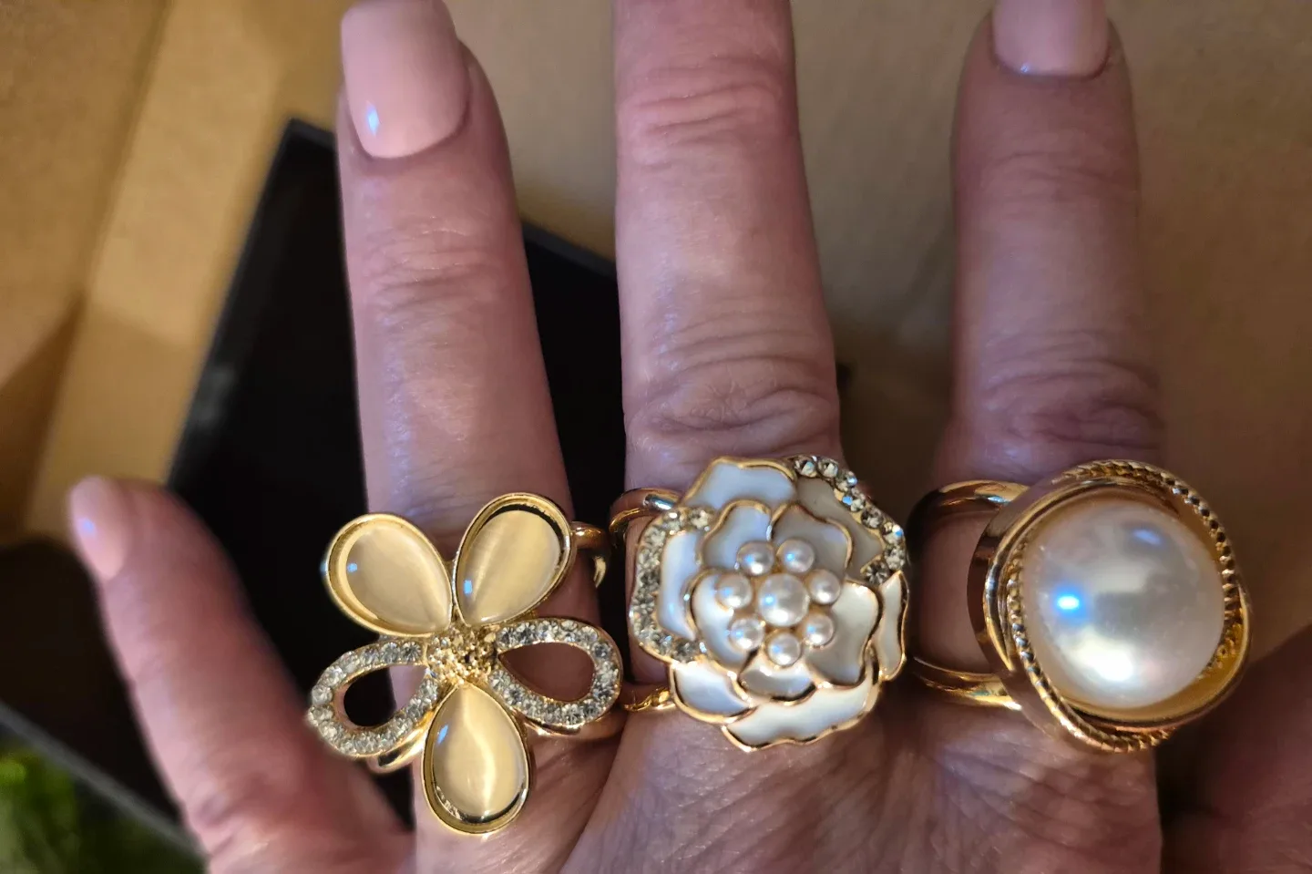 Brand new scraf holders image indicator(5)