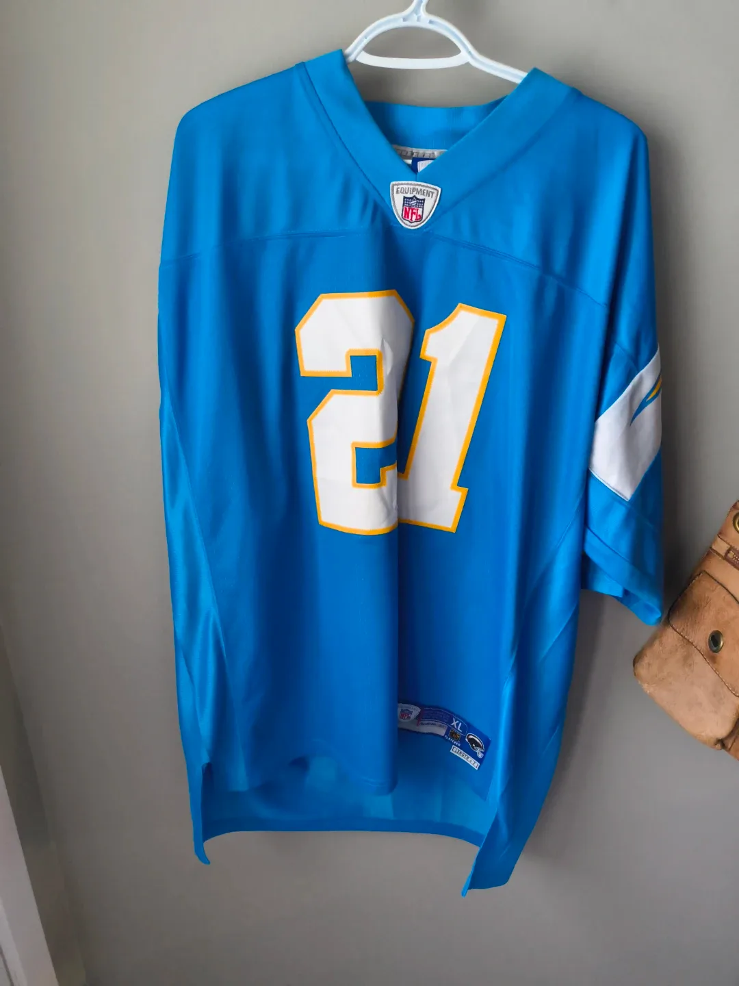 Los Angeles Chargers Tomlinson #21 Jersey - XL image indicator(2)