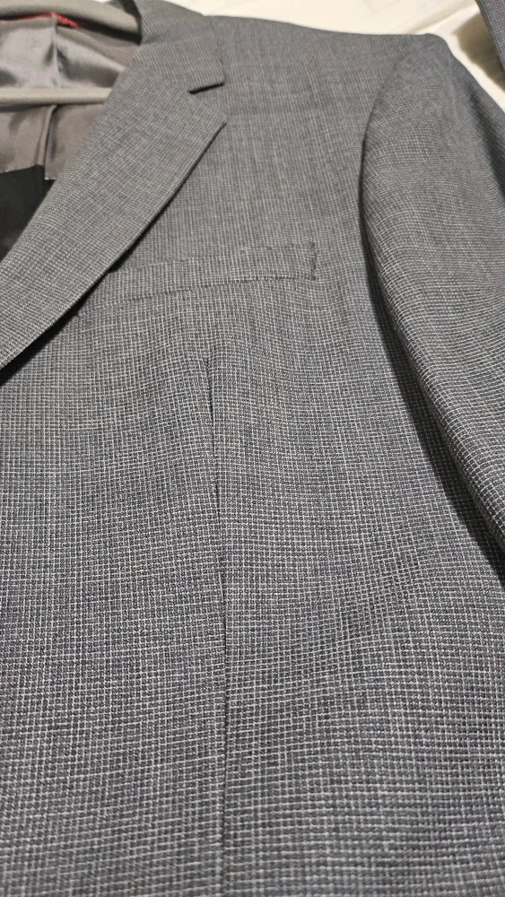 Hugo Boss Suit - Size 40R image indicator(2)