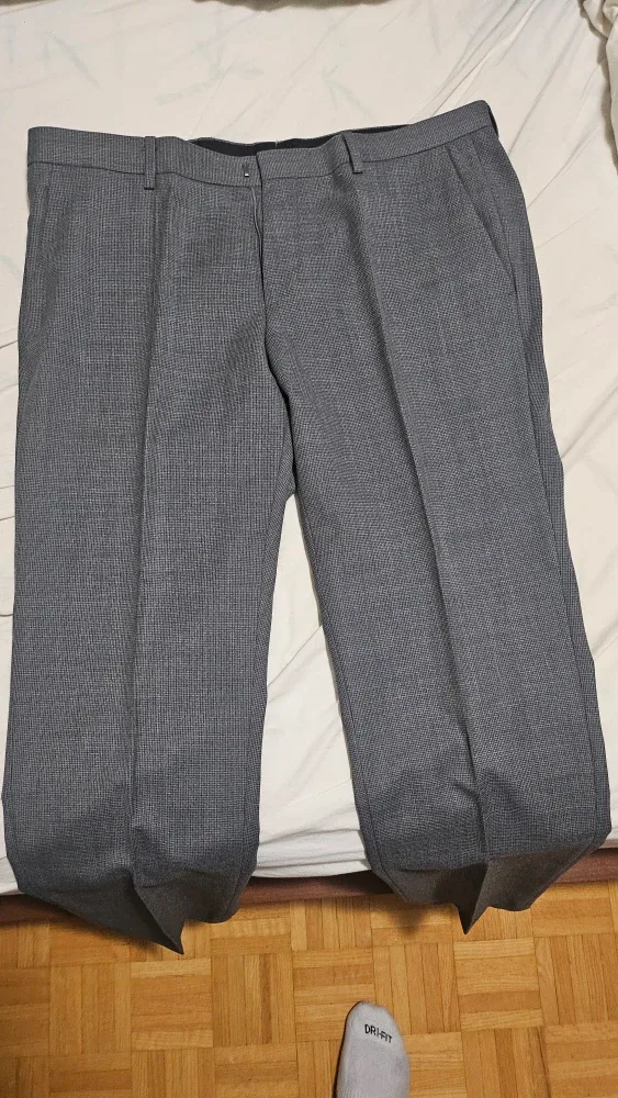 Hugo Boss Suit - Size 40R image indicator(4)