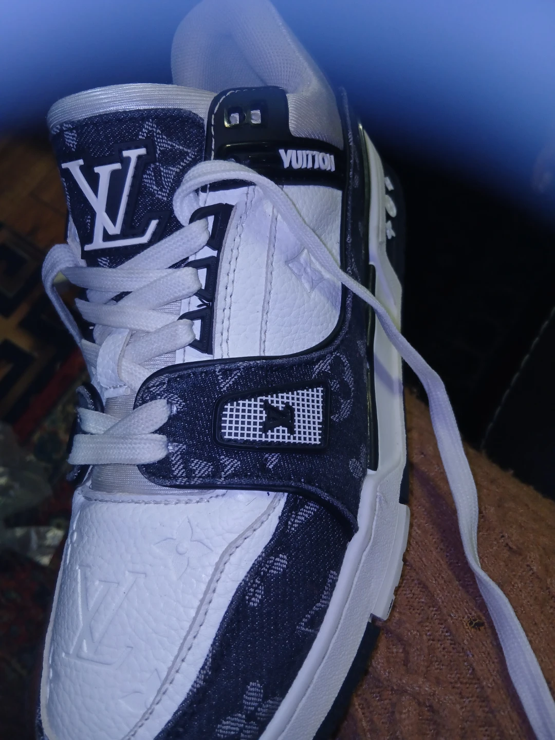 Louis Vuitton White/Grey Sneakers Size 9.5