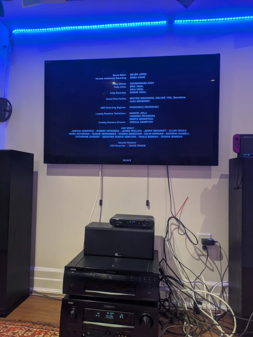 Full entertainment set up. Tv/amp/BluRay player/speakers image indicator(4)