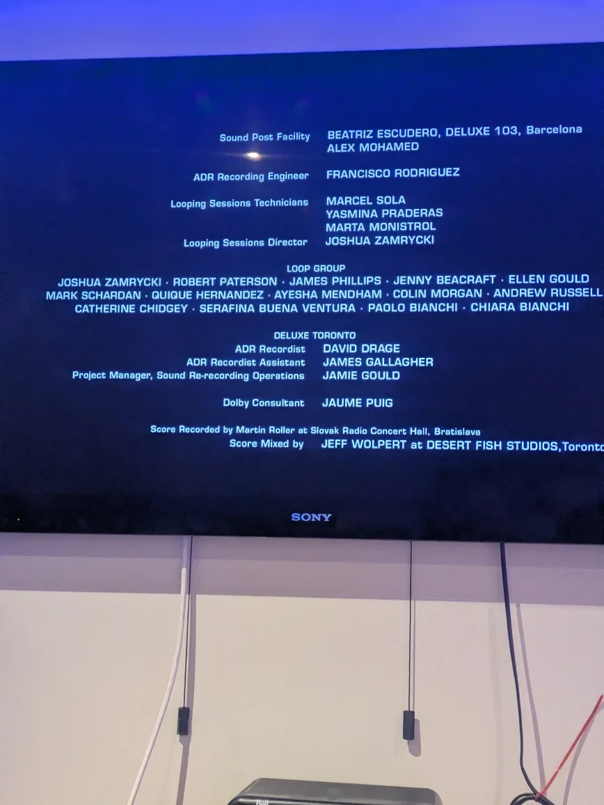 Full entertainment set up. Tv/amp/BluRay player/speakers image indicator(5)