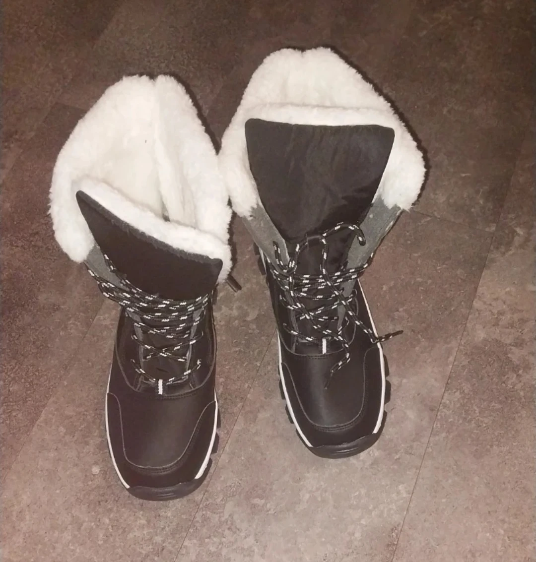 Black Winter Boots with Fur Lining