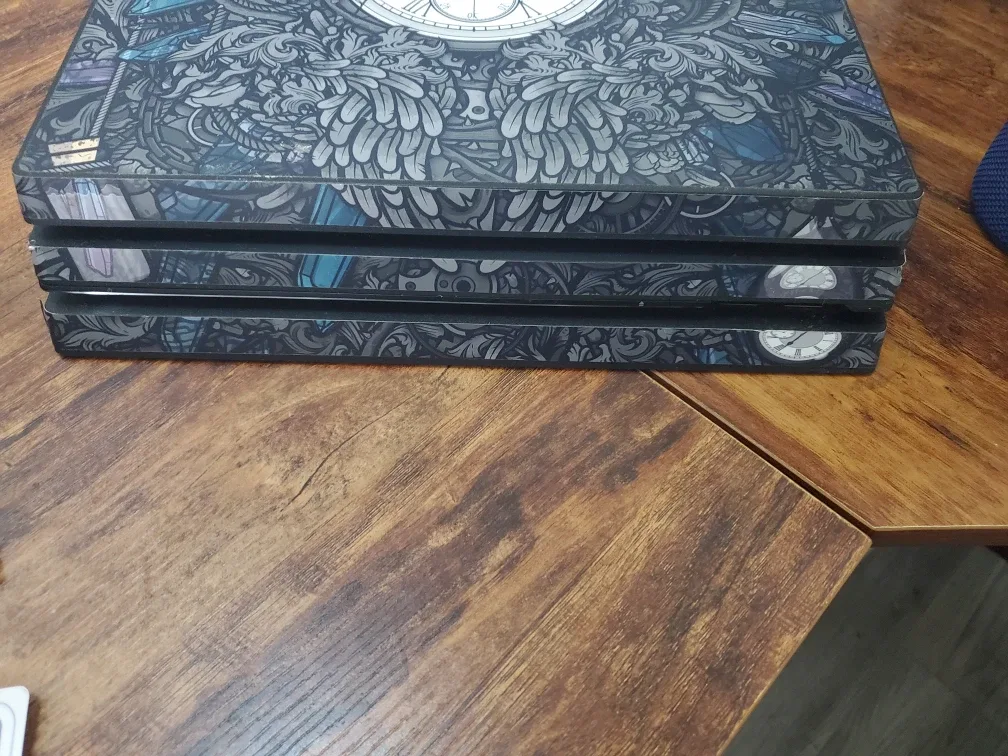 Customized PlayStation 4 Pro Console image indicator(2)