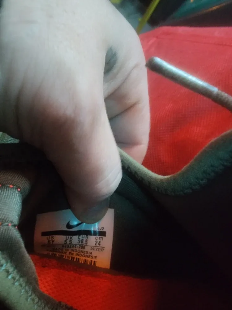 Nike Huarache Size 6Y image indicator(5)