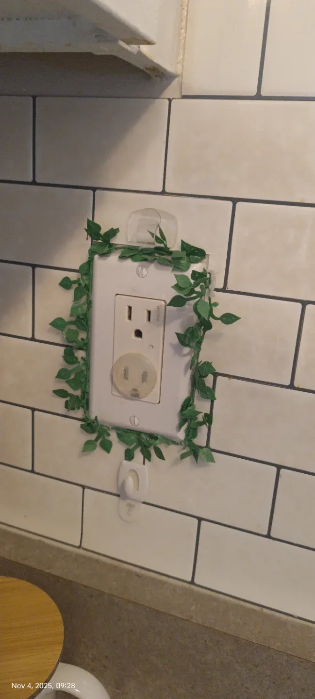 Artificial Green Leaf Garland image indicator(2)