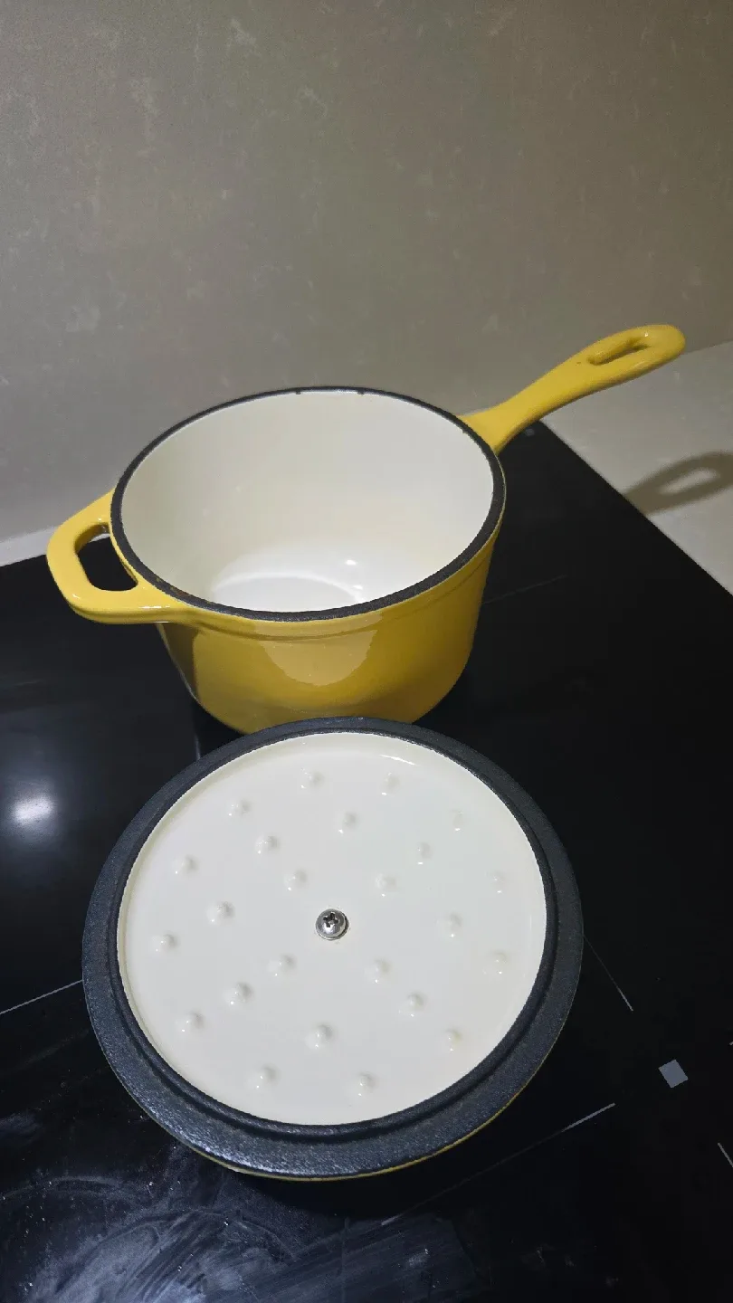 Yellow Cast iron Saucepan with Lid image indicator(2)