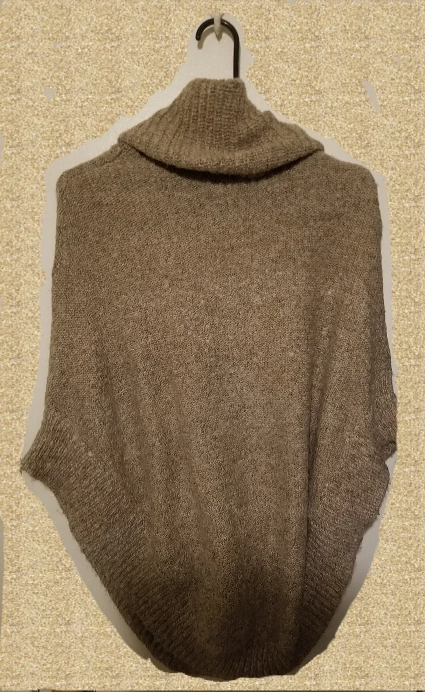 FREE NWOT Women's Brown Ribbed Knit Turtleneck Poncho image indicator(3)