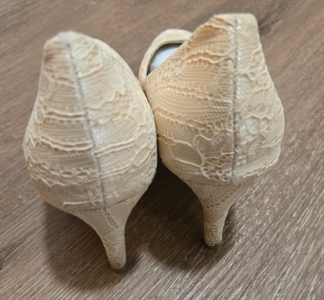 Elegant Beige Lace Heels - Size 37 EU 7 US Like New - photo 3