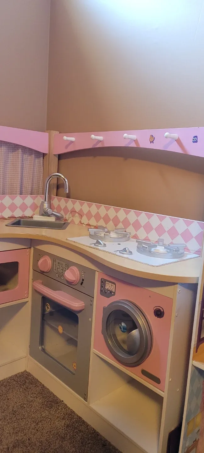 Kids Pink & White Pretend Play Kitchen image indicator(4)