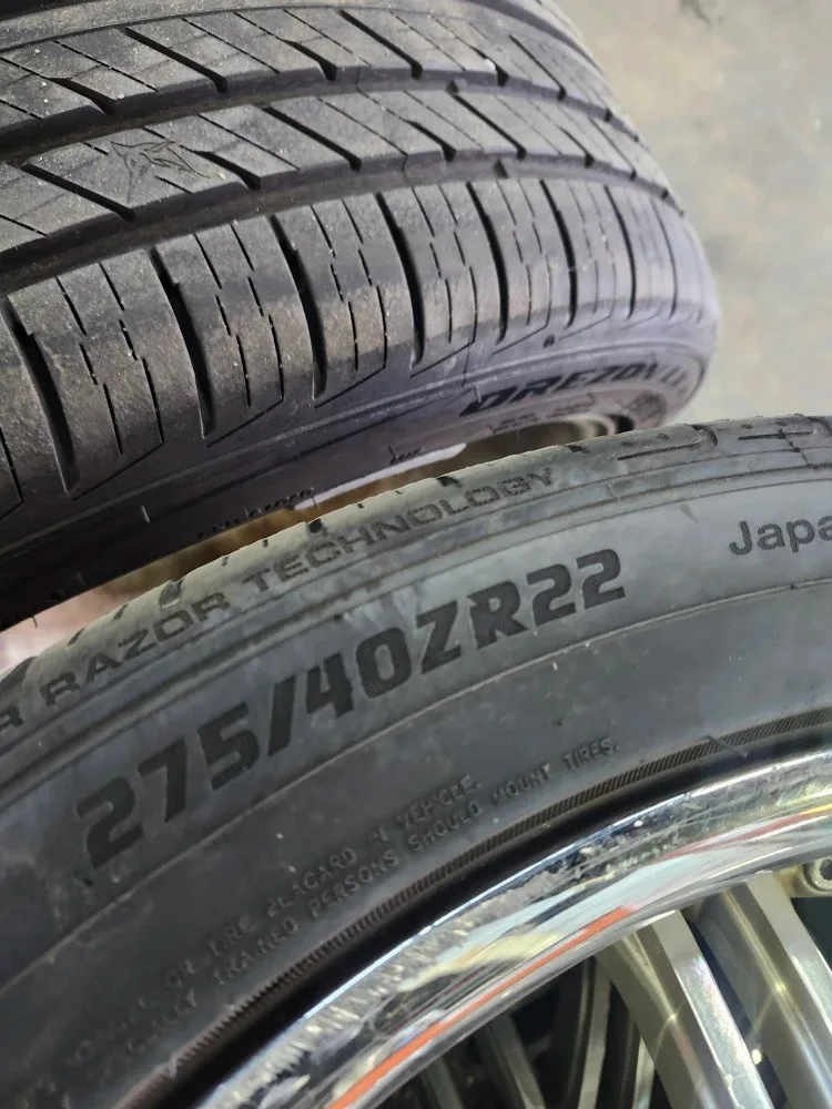 Set of 4 Orezon LX 275/40ZR22 Tires on 22" Rims image indicator(4)