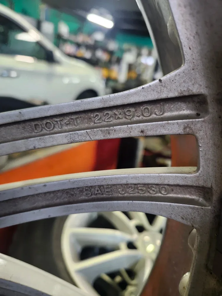 Set of 4 Orezon LX 275/40ZR22 Tires on 22" Rims image indicator(5)