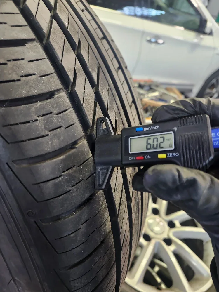 Set of 4 Orezon LX 275/40ZR22 Tires on 22" Rims image indicator(6)