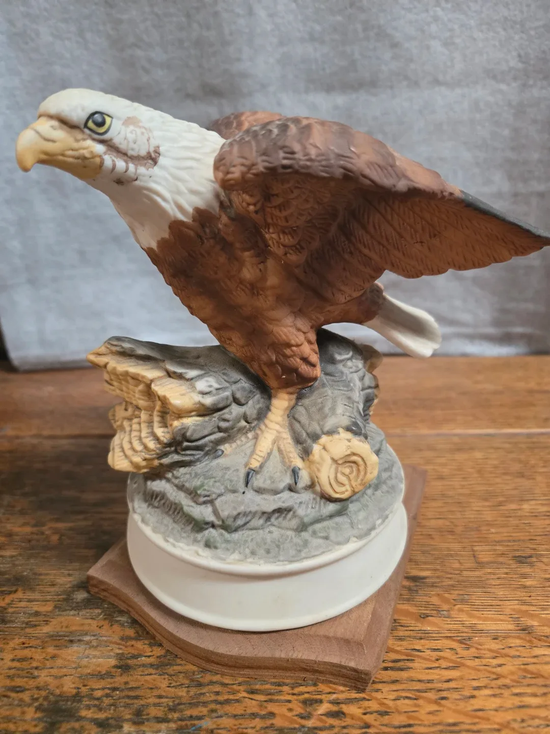 Royal Heritage Americana "Birds in Flight" Figurine image indicator(2)