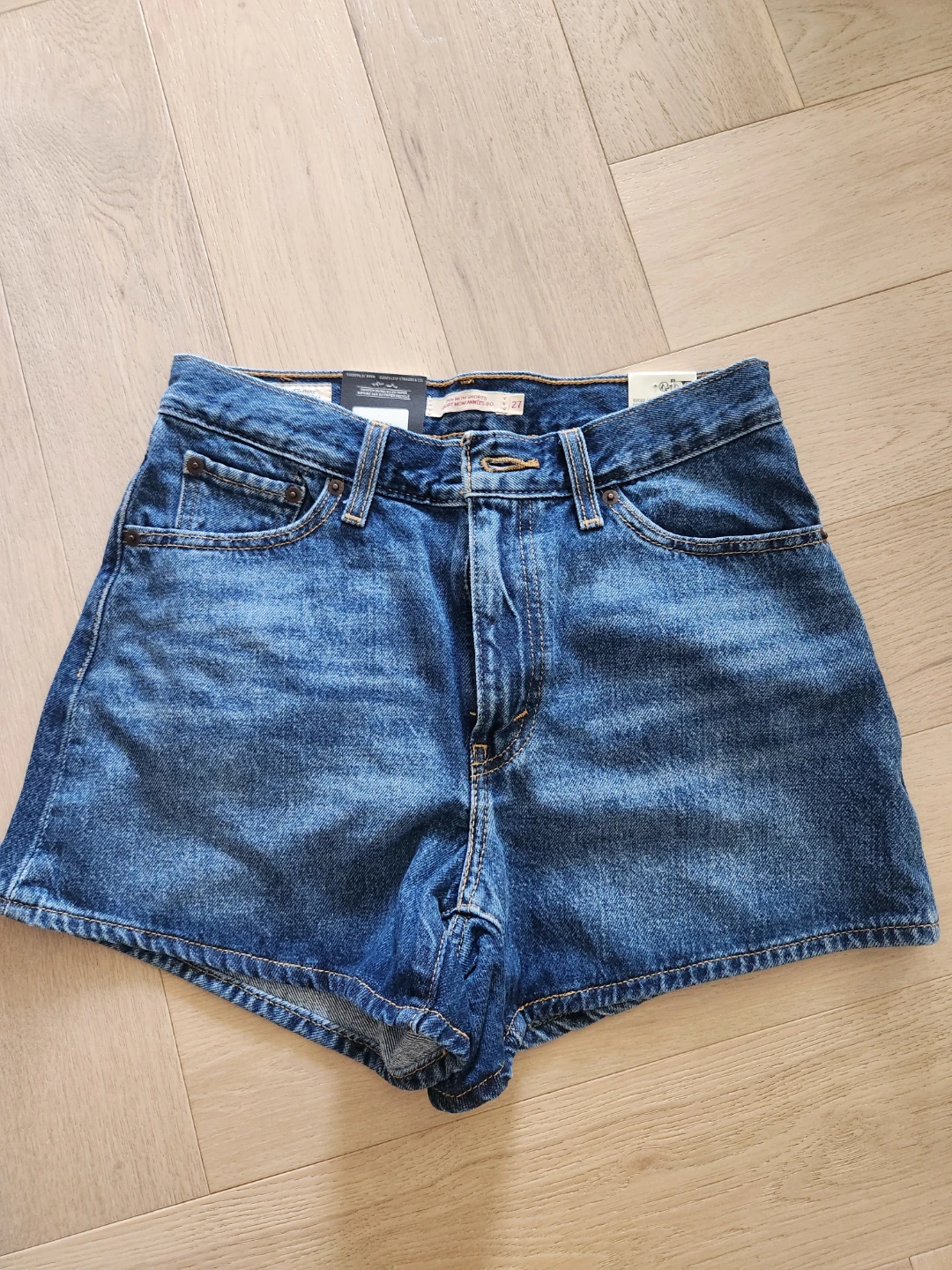 Levi's 90s Mom Shorts - Size 27 - New with tags! - photo 2