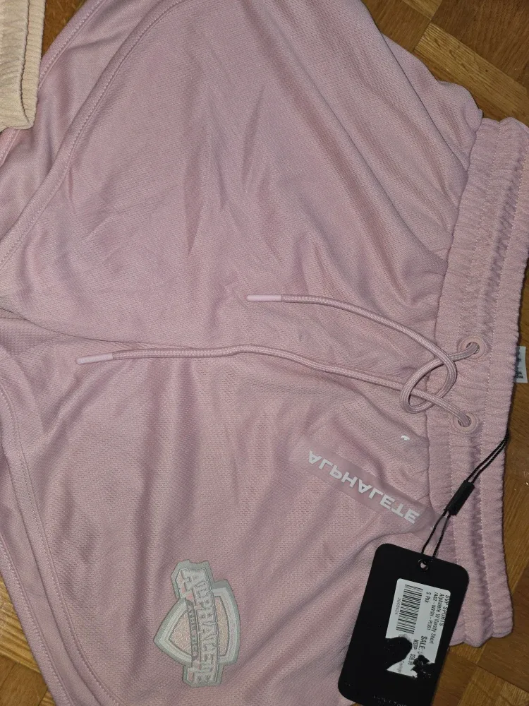 Alphalete & RêveL Shorts and Hoodie image indicator(6)