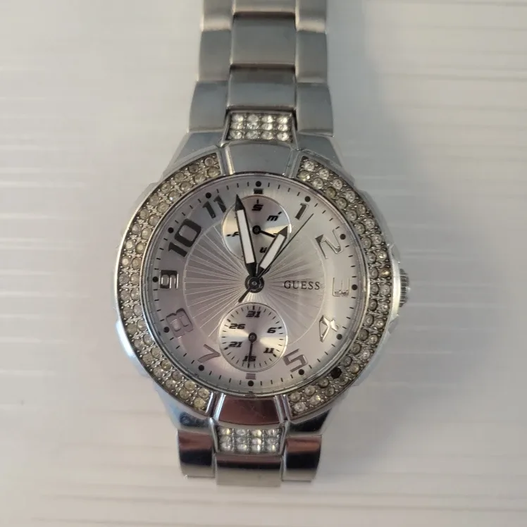 Gently Used! Guess Silver Chronograph Watch - Quick Pickup!🚀 image indicator(4)