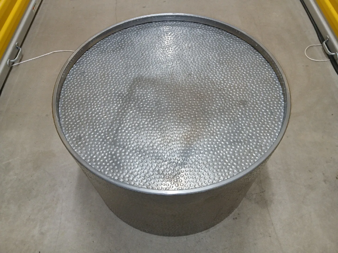 Silver Round Metal Side Table image indicator(3)