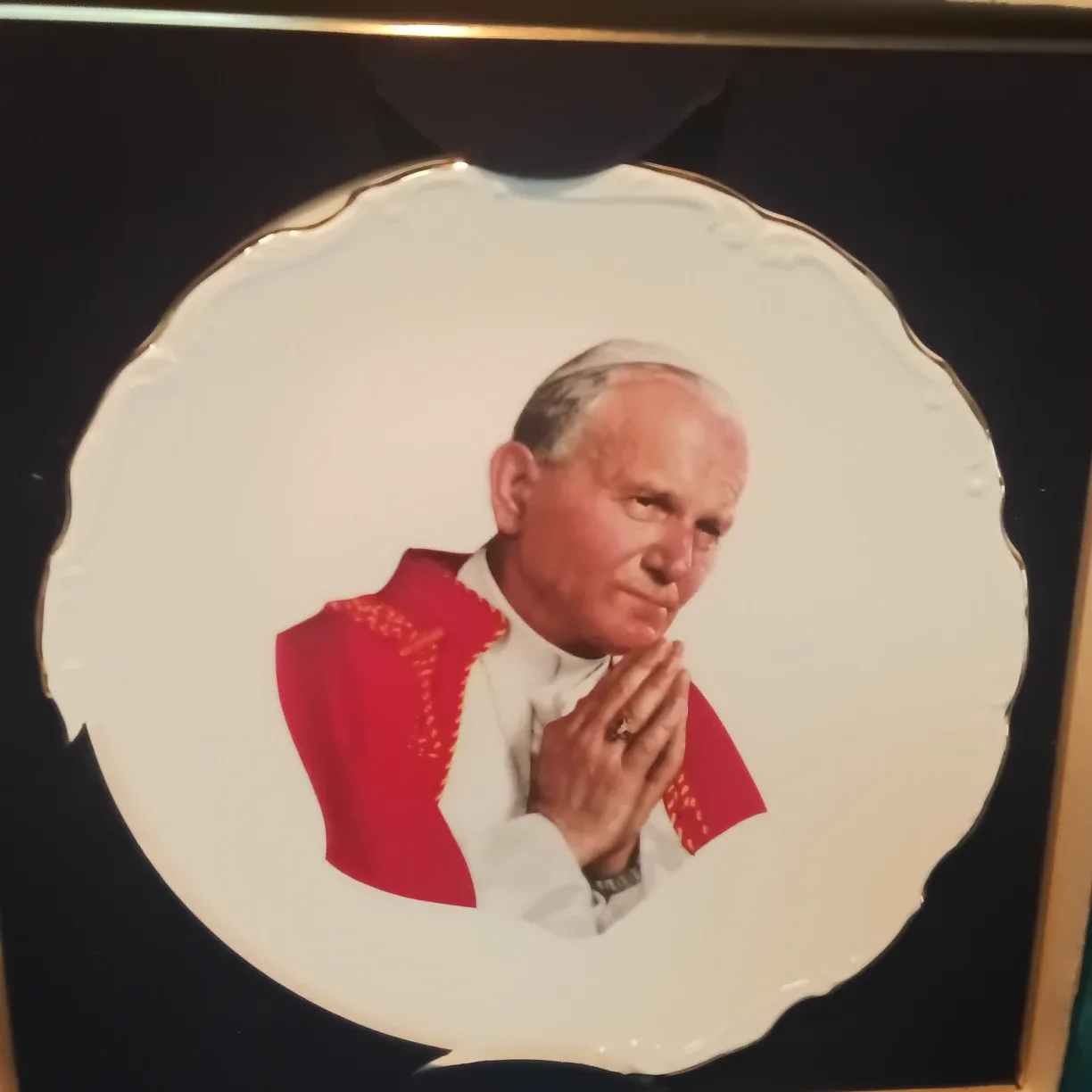 Royal Albert "Pope John Paul"   Gold Gilded Collector Plate image indicator(2)