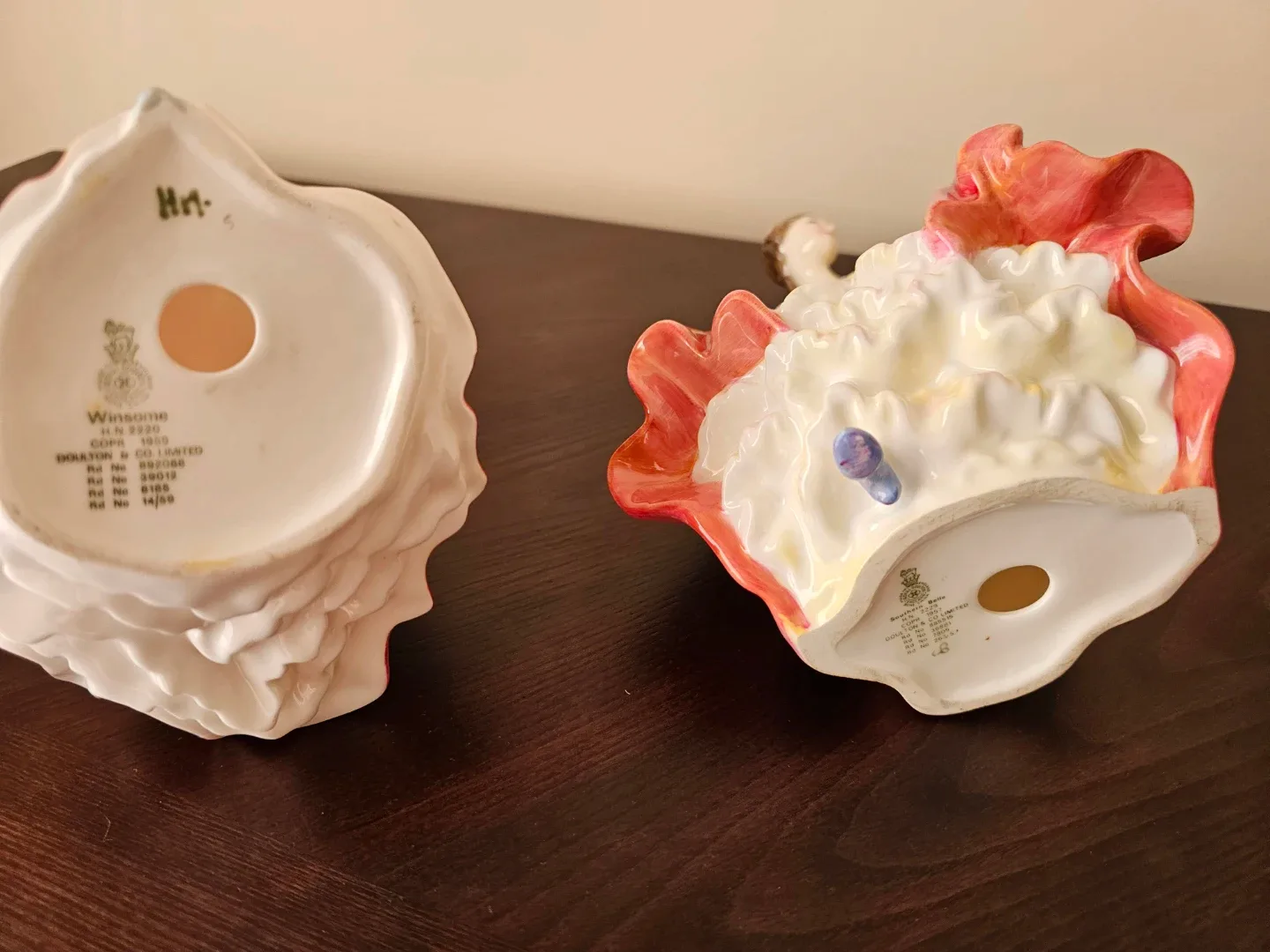 Royal Doulton Figurine Top o' the Hill & Fair Lady image indicator(6)