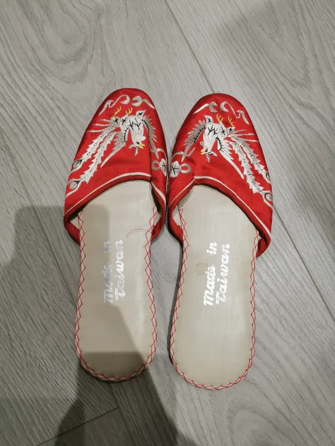 Red Embroidered Phoenix Slippers