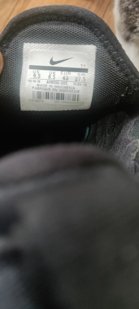 Nike Air Max 270 - US 9.5 - photo 2