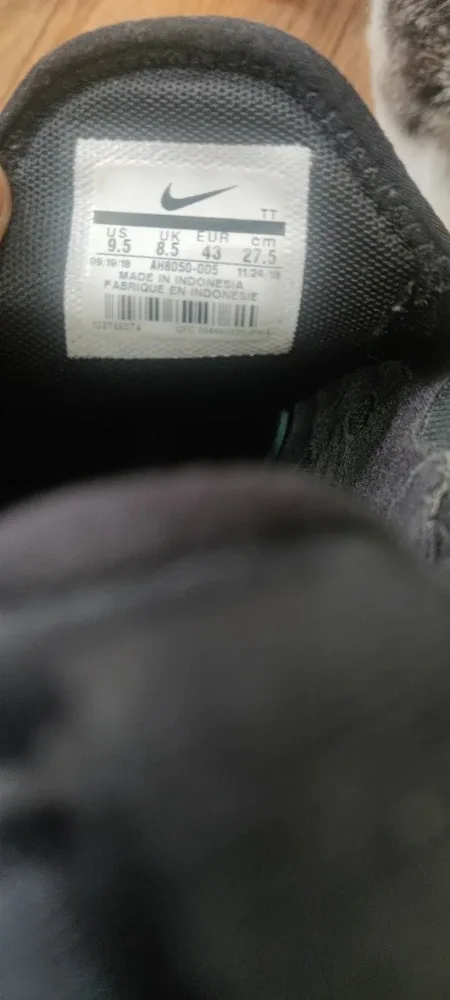 Nike Air Max 270 - US 9.5 image indicator(2)