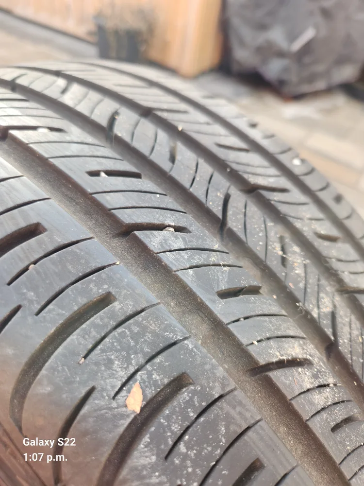 Volkswagen Wheel with All-Season Continental Tires 225/45 R17 image indicator(2)