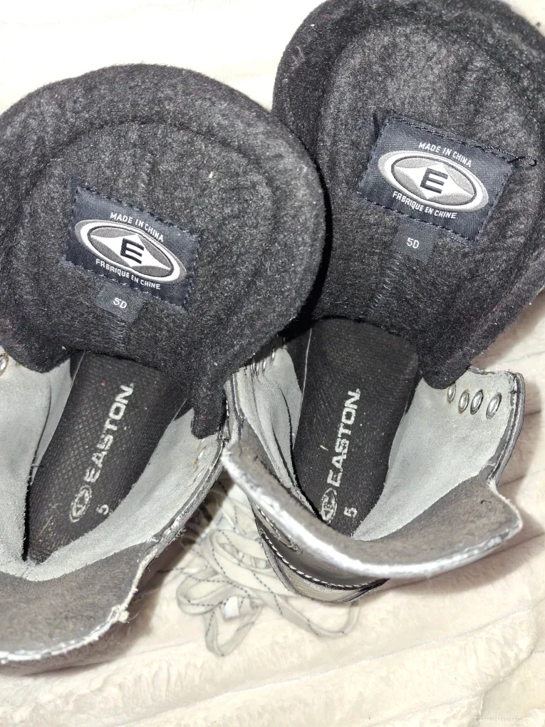 Easton Ultralite Pro Ice Skates - Size 5 image indicator(2)