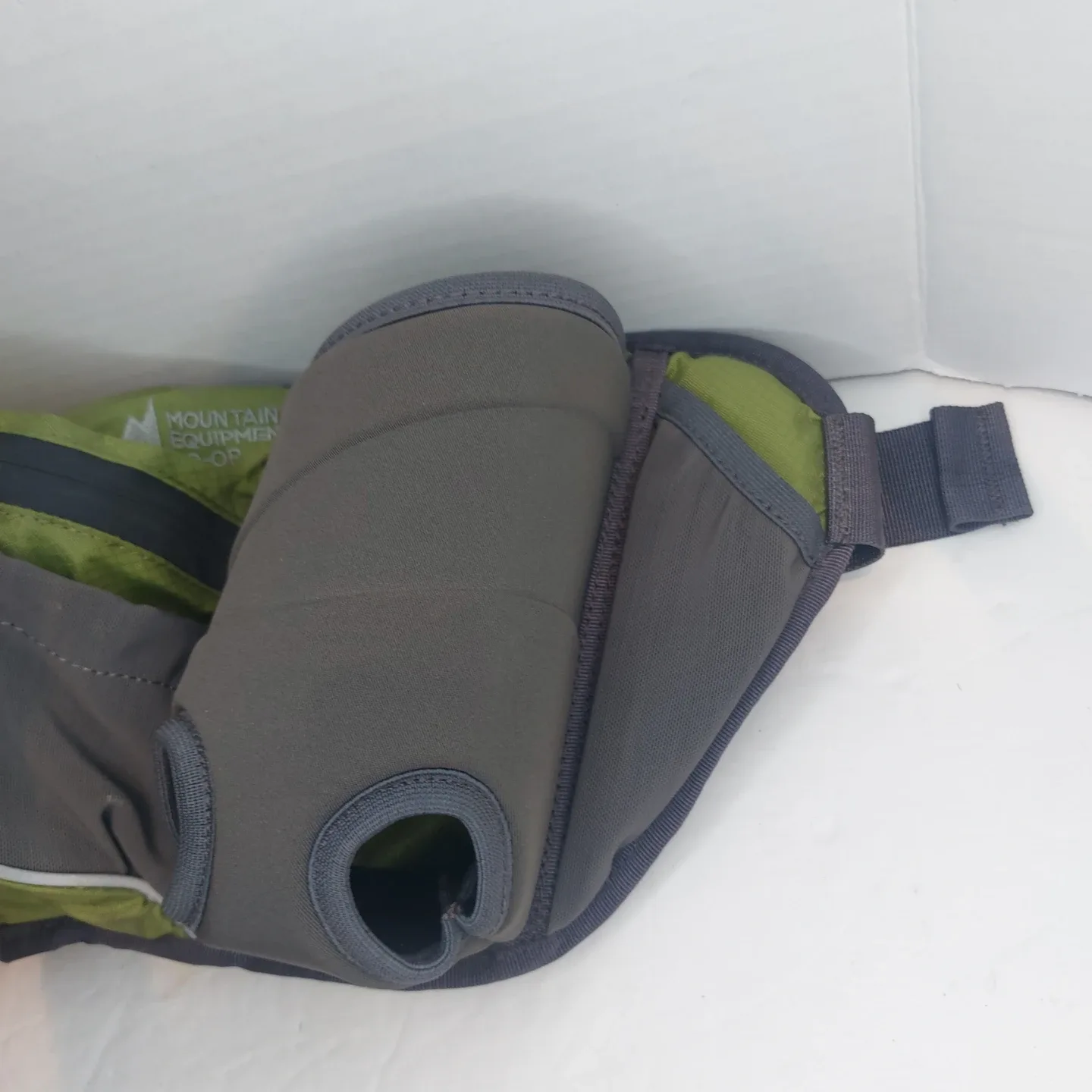 MEC Mountain Equipment Co-op Running Belt image indicator(5)