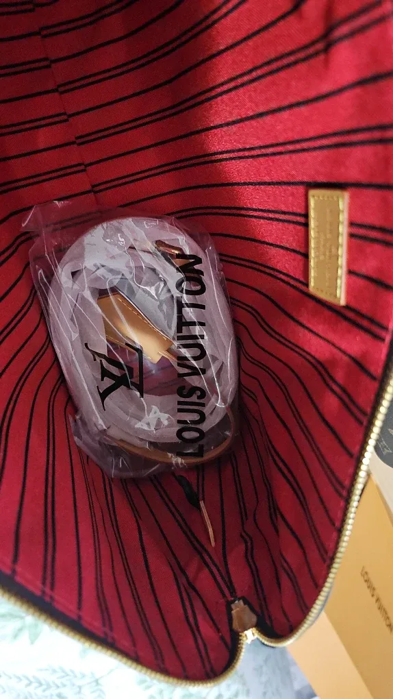 Louis Vuitton Monogram Handbag image indicator(3)