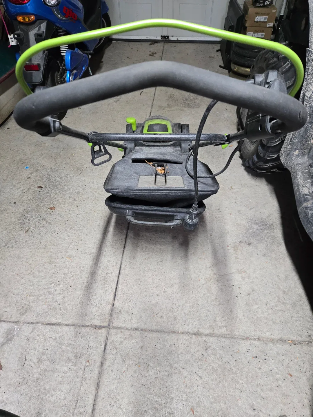 LawnMaster 15" Electric Lawn Mower image indicator(3)