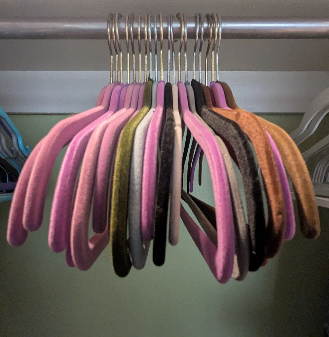 Velvet Clothes Hangers - 20 count image indicator(2)