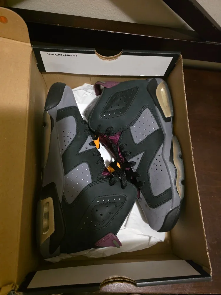 Air Jordan 6 Retro (GS) Black/Graphite, Size 6Y image indicator(2)