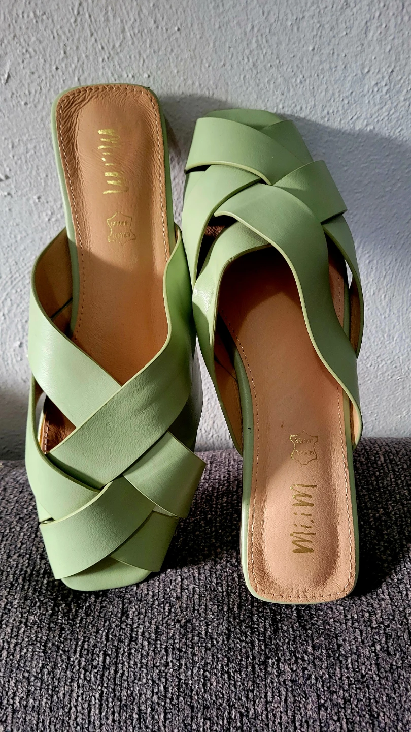 MiiM Reece Mint Green Leather Sandals US 10