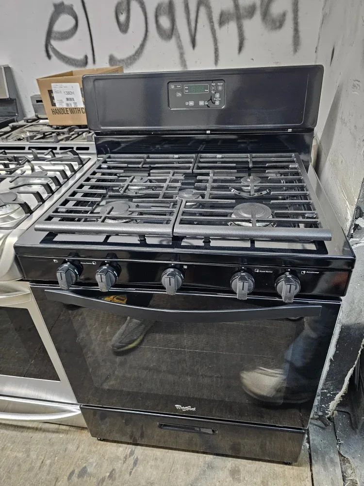 Whirlpool 30in black gas stove